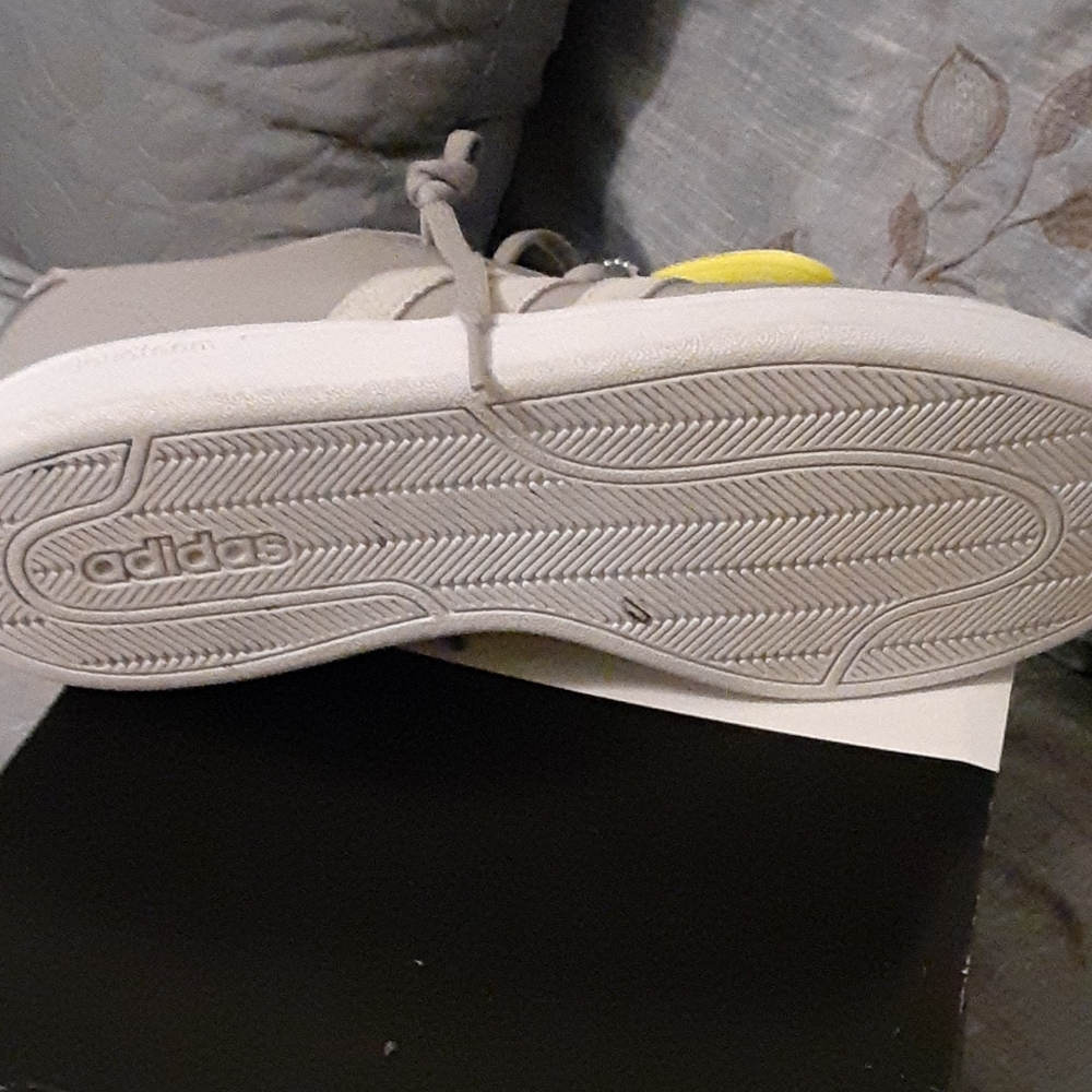 Shoes - Picture 2 of 4